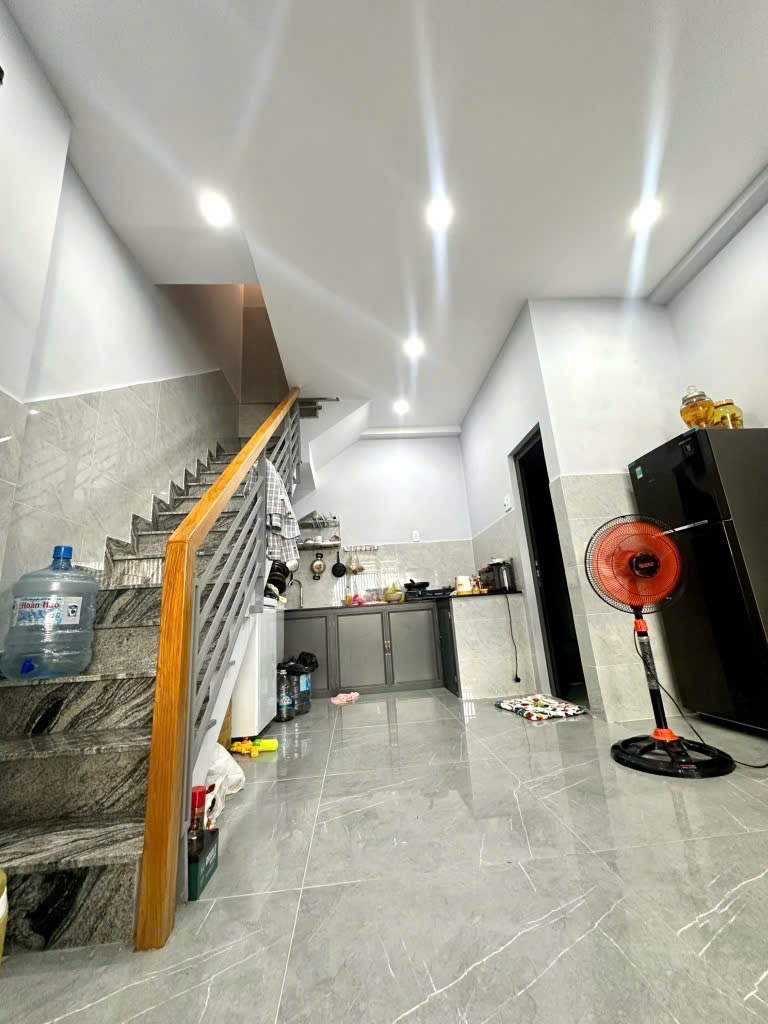 Bán gấp Nhà đẹp mặt tiền rộng hơn 5m, nở hậu, 132m2 có dòng tiền 6 phòng 22 triệu/ tháng.