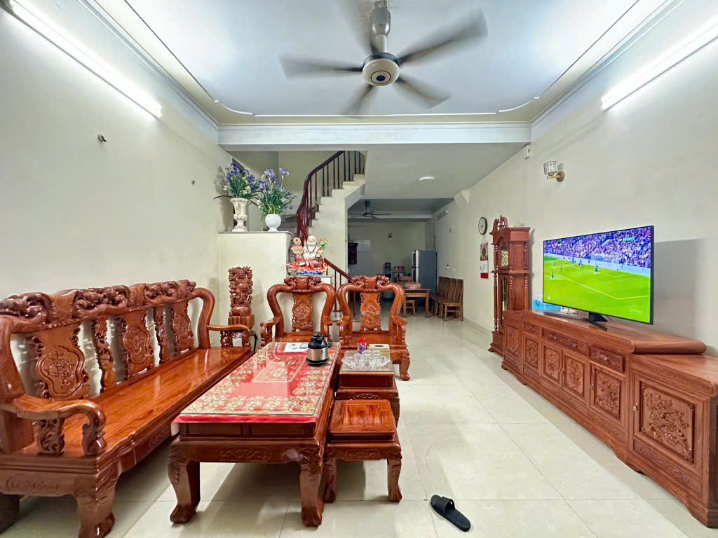 bán nhà Tân Phong, mặt tiền 5m ô tô đỗ cửa , 64m2 x 4 tầng , 9 tỷ3