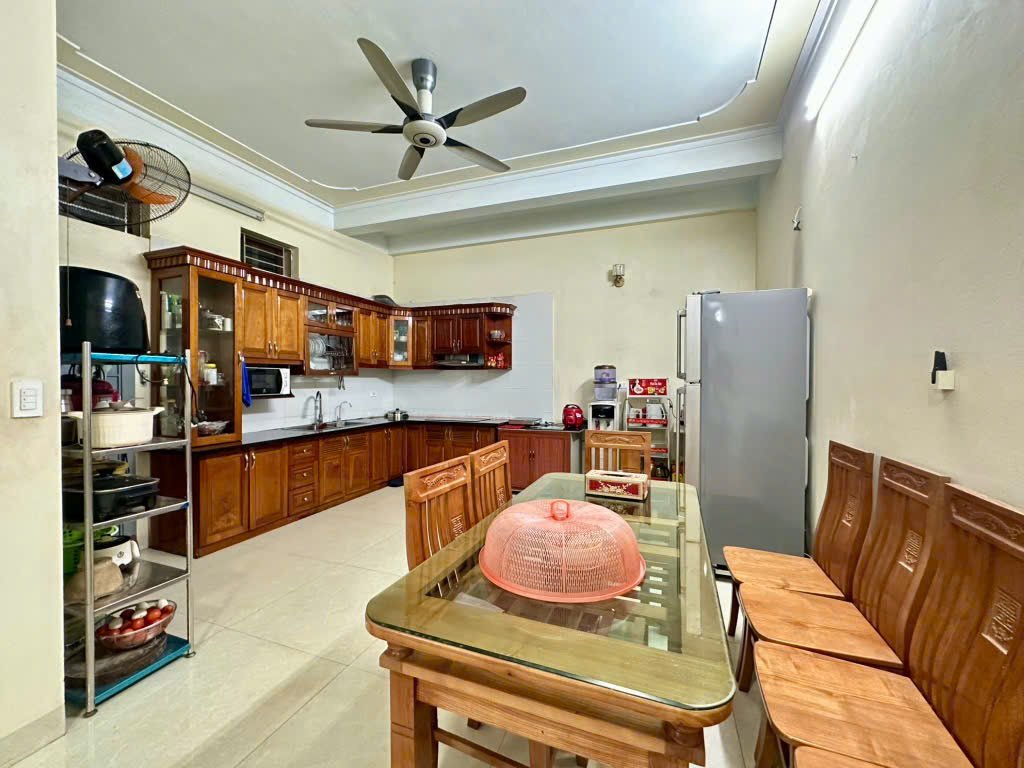 bán nhà Tân Phong, mặt tiền 5m ô tô đỗ cửa , 64m2 x 4 tầng , 9 tỷ3