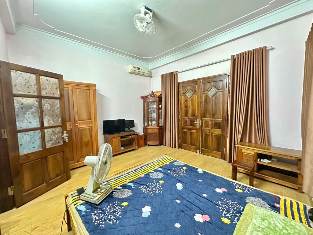 bán nhà Tân Phong, mặt tiền 5m ô tô đỗ cửa , 64m2 x 4 tầng , 9 tỷ3