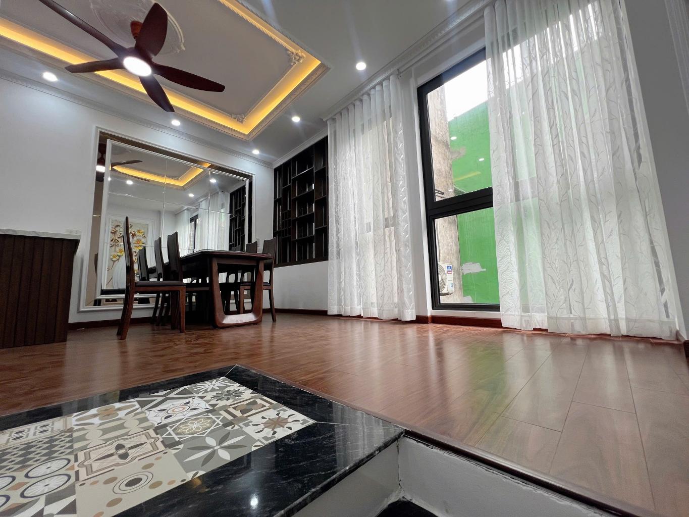 Bán nhà riêng tại Trung Tâm Cầu Giấy - Ô tô vài bước chân - CĂN NỞ HẬU. Chỉ với 333.601,20 USD