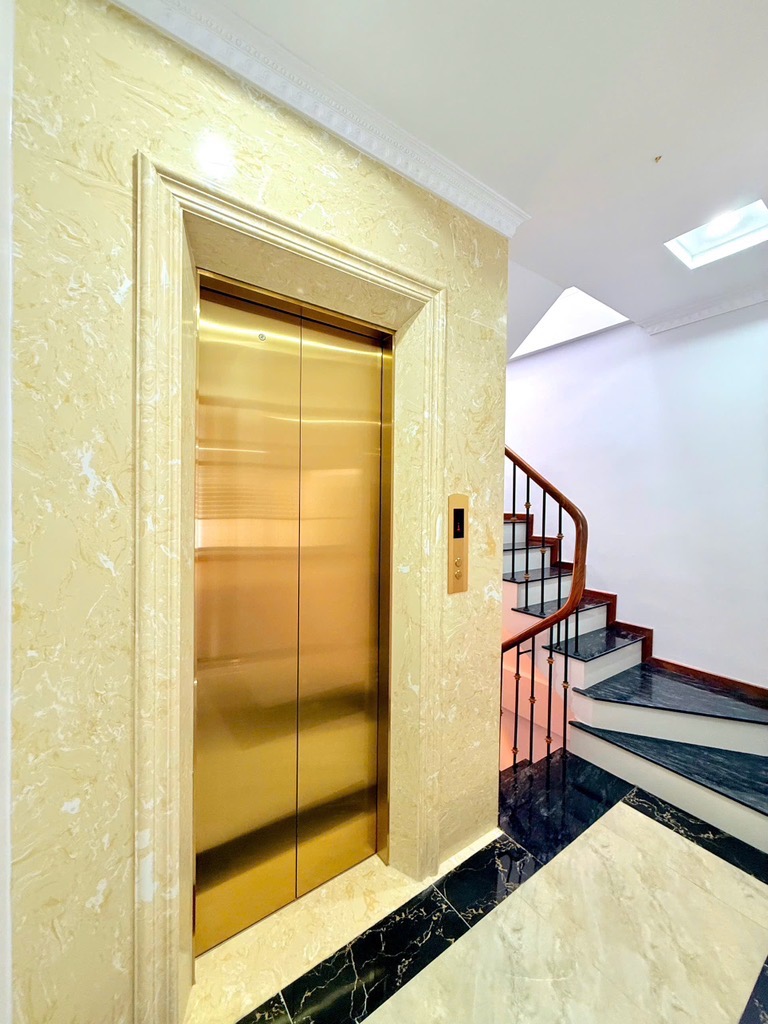 Bán nhà Văn Cao - Ba Đình - Thang máy - Nhà xây mới. DT:54m2 Giá 13,4Tỷ