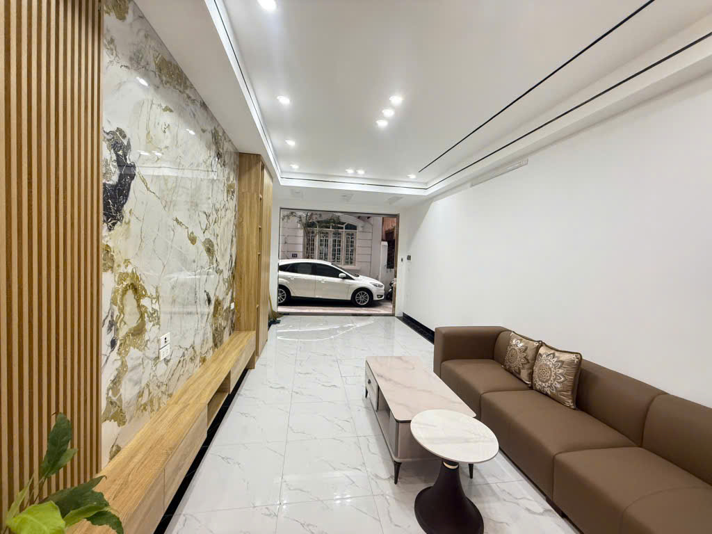 Bán nhà xây mới trung tâm Quận Cầu Giấy - THANG MÁY - GARA Ô TÔ - NỞ HẬ  Dt:48m2 - 15,5 Tỷ