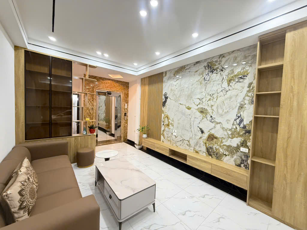 Bán nhà xây mới trung tâm Quận Cầu Giấy - THANG MÁY - GARA Ô TÔ - NỞ HẬ  Dt:48m2 - 15,5 Tỷ