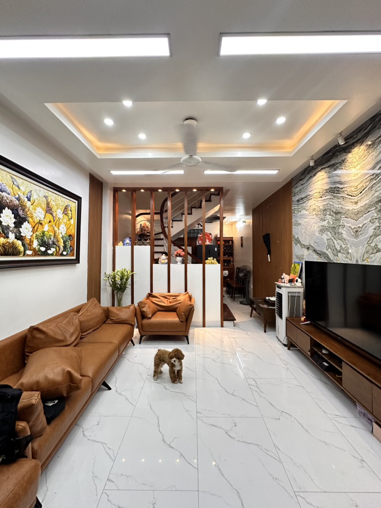 9.3TỶ 46M2 5TẦNG HOÀNG HOA THÁM NỘI THẤT KHỦNG Ở NGAY