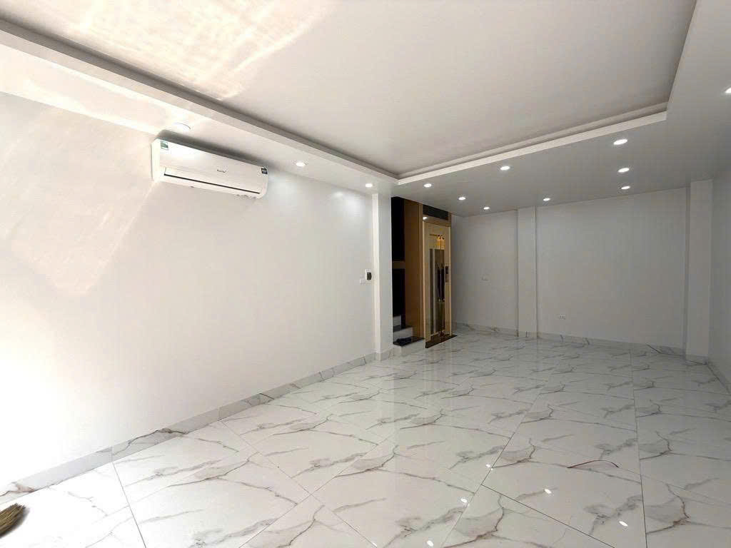 TRUNG TÂM CẦU GIẤY GIÁ CHỈ 7.9 TỶ DT 40M2 XÂY MỚI 6T THANG MÁY