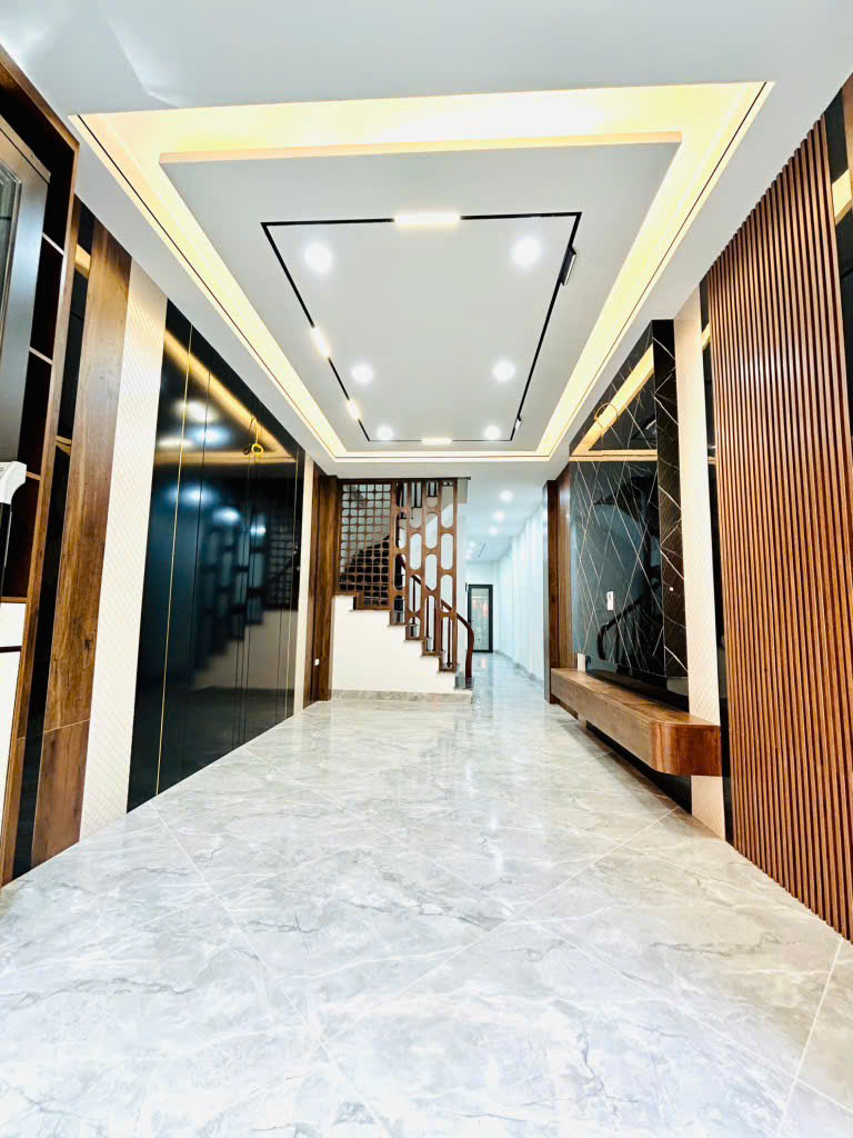 ĐƯỜNG NGUYỄN KHANG QUẬN CẦU GIẤY GIÁ 9.9 TỶ CHO 50M2 6 TẦNG THANG MÁY