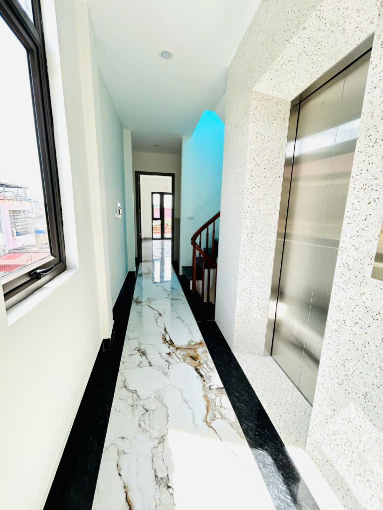 ĐƯỜNG NGUYỄN KHANG QUẬN CẦU GIẤY GIÁ 9.9 TỶ CHO 50M2 6 TẦNG THANG MÁY