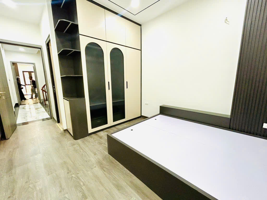 ĐƯỜNG NGUYỄN KHANG QUẬN CẦU GIẤY GIÁ 9.9 TỶ CHO 50M2 6 TẦNG THANG MÁY