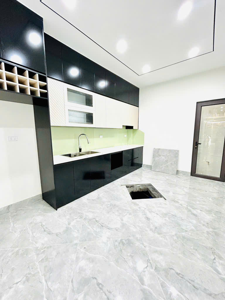 ĐƯỜNG NGUYỄN KHANG QUẬN CẦU GIẤY GIÁ 9.9 TỶ CHO 50M2 6 TẦNG THANG MÁY