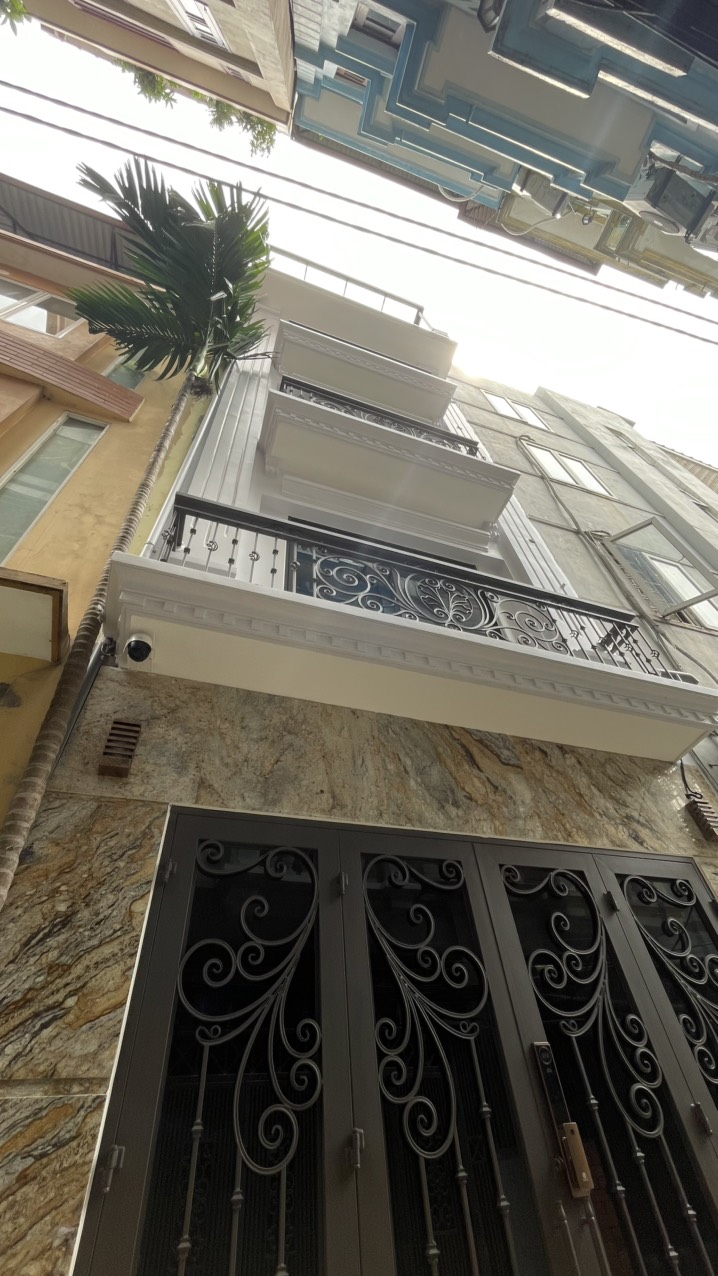 BÁN NHÀ TRẦN THÁI TÔNG DIỆN TÍCH 55M GIÁ 10.9 TỶ 6 TẦNG NỞ HẬU THANG MÁY