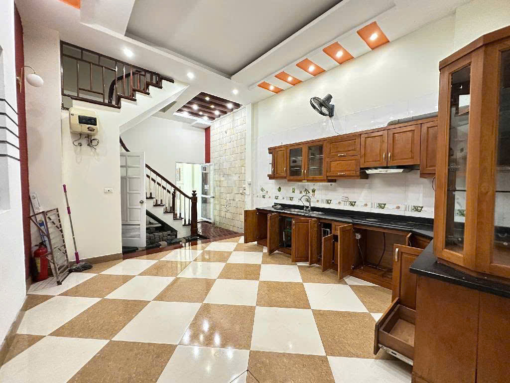 DƯƠNG QUẢNG HÀM 13.8TỶ 70M2 NHÀ DÂN XÂY KHUNG CỘT 7 TẦNG Ở NGAY