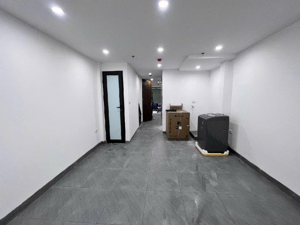 BÁN GẤP TÒA CHDV 6 TẦNG THANG MÁY HOÀNG QUỐC VIỆT, DÒNG TIỀN 600TR/NĂM, 2 THOÁNG NỞ HẬU CÁCH PHỐ VÀI BƯỚC CHÂN