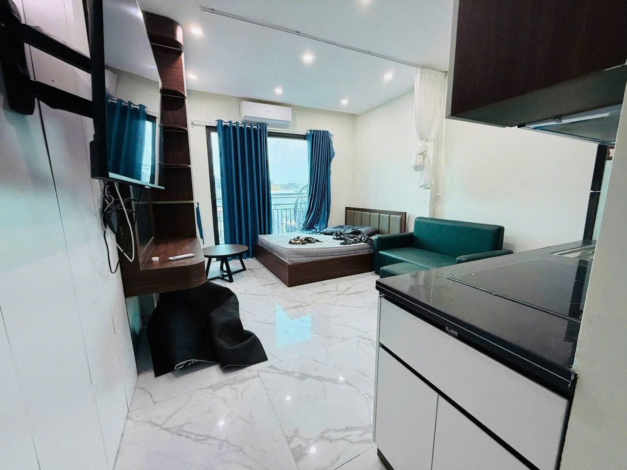 BÁN GẤP TÒA CHDV 6 TẦNG THANG MÁY HOÀNG QUỐC VIỆT, DÒNG TIỀN 600TR/NĂM, 2 THOÁNG NỞ HẬU CÁCH PHỐ VÀI BƯỚC CHÂN