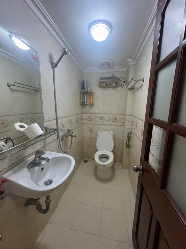 8.5 tỷ TRUNG TÂM CẦU GIẤY 40M2, 100M RA ĐƯỜNG LỚN, NGÕ THÔNG, MẶT TIỀN RỘNG, SỔ VUÔNG A4