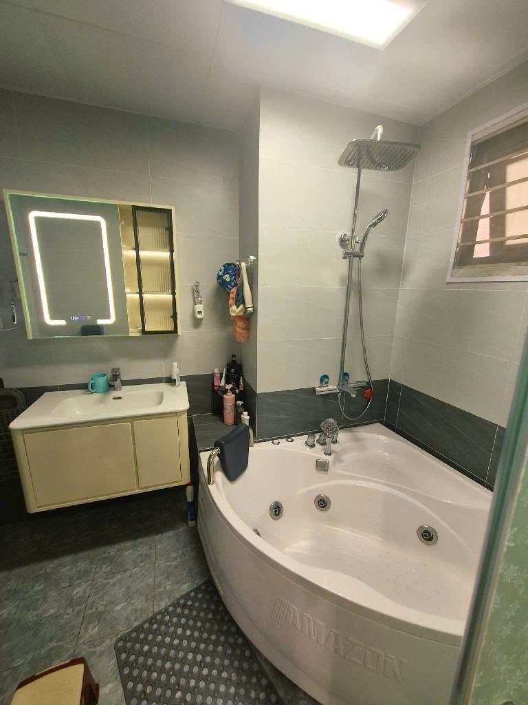 CHỈ PHẢI BỎ RA 6.8 TỶ SỞ HỮU NGAY CĂN NHÀ NẰM TRÊN PHỐ TRUNG KÍNH XÂY 5 TẦNG DT 35M2