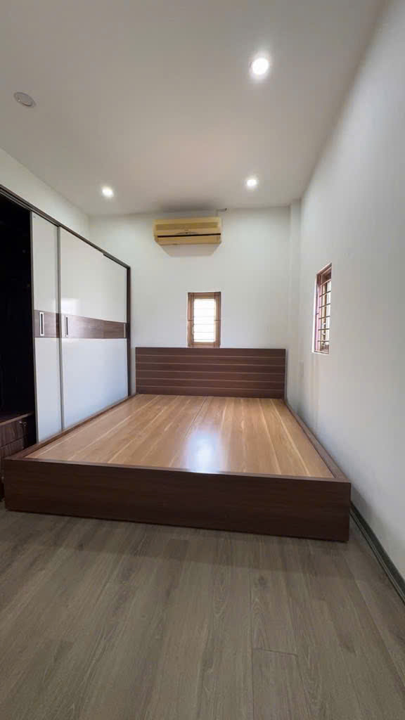 BÁN GẤP CĂN NHÀ 60M2 GIÁ 9 TỶ ĐƯỜNG HOÀNG QUỐC VIỆT, SỔ ĐỎ VUÔNG TỜ A4