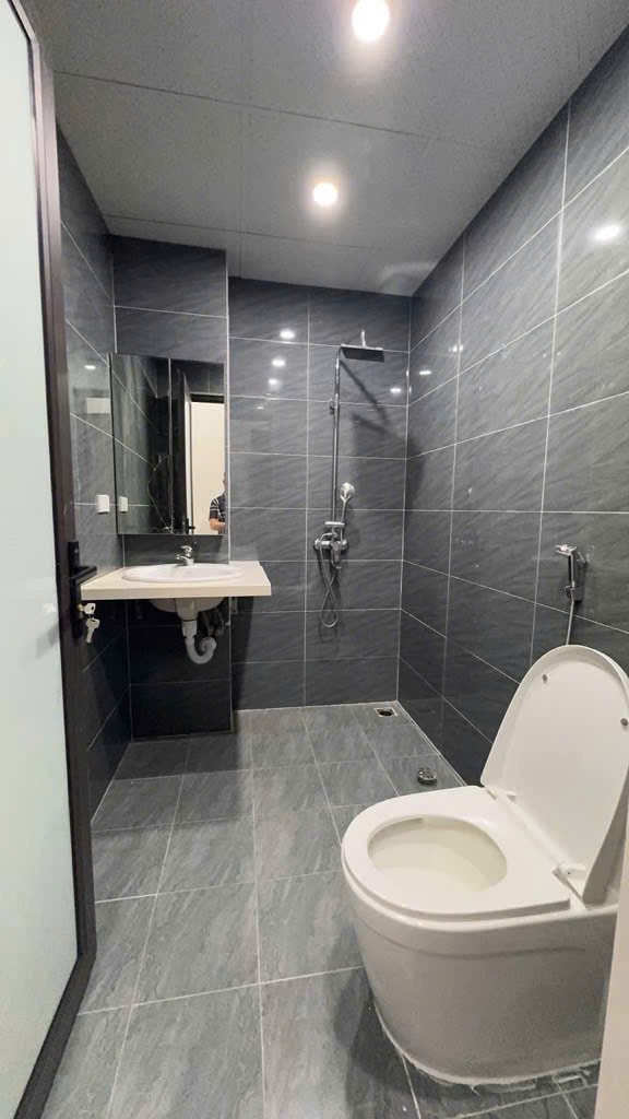 BÁN GẤP CĂN NHÀ 60M2 GIÁ 9 TỶ ĐƯỜNG HOÀNG QUỐC VIỆT, SỔ ĐỎ VUÔNG TỜ A4