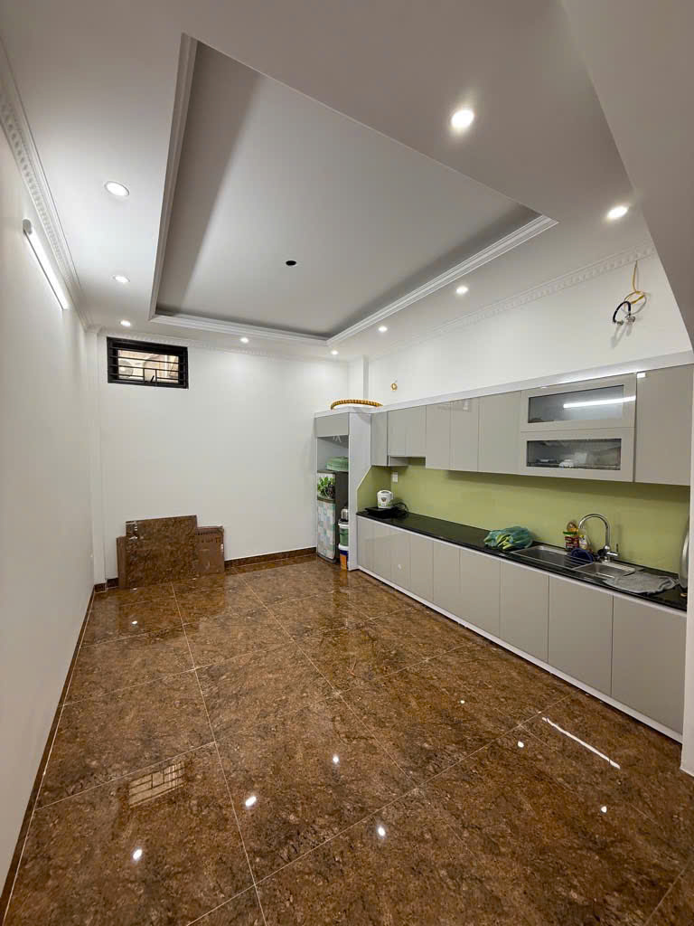 BỎ RA NHỈNH 12 TỶ SỞ HỮU NGAY CĂN NHÀ NẰM TRÊN PHỐ LẠC LONG QUÂN