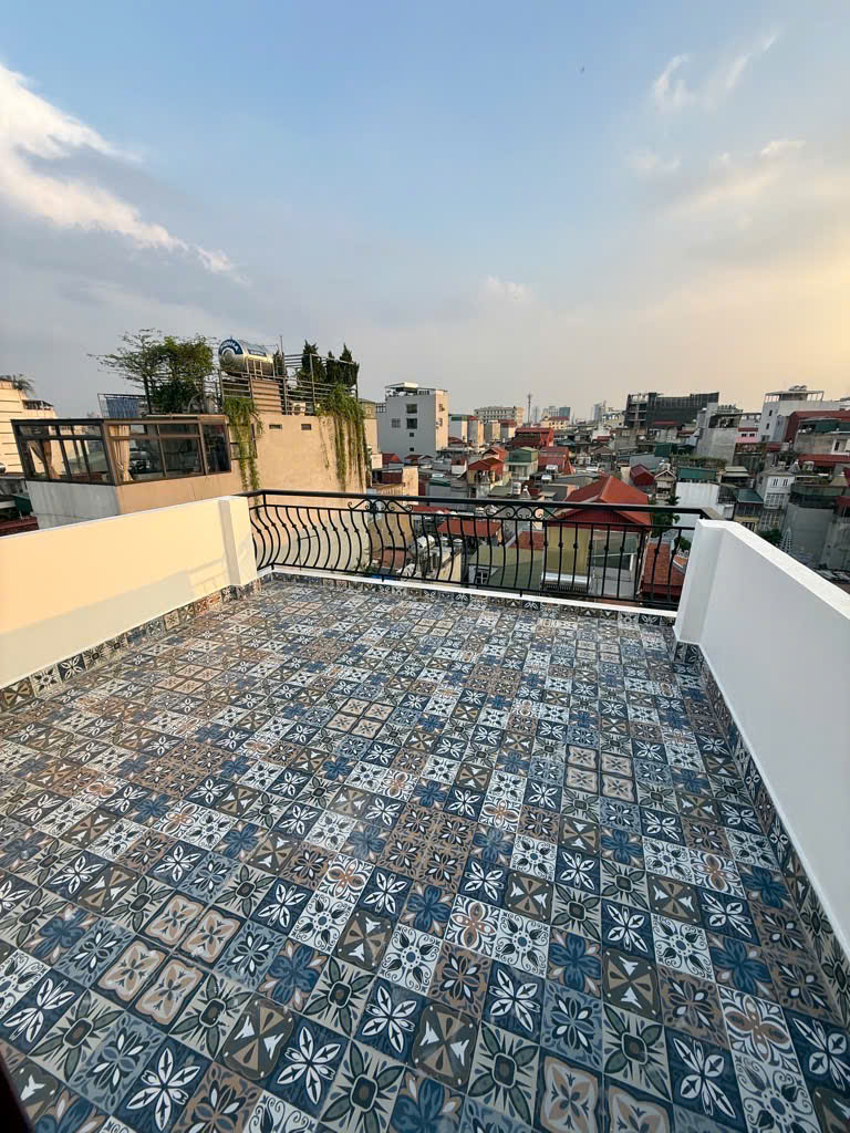 BỎ RA NHỈNH 12 TỶ SỞ HỮU NGAY CĂN NHÀ NẰM TRÊN PHỐ LẠC LONG QUÂN