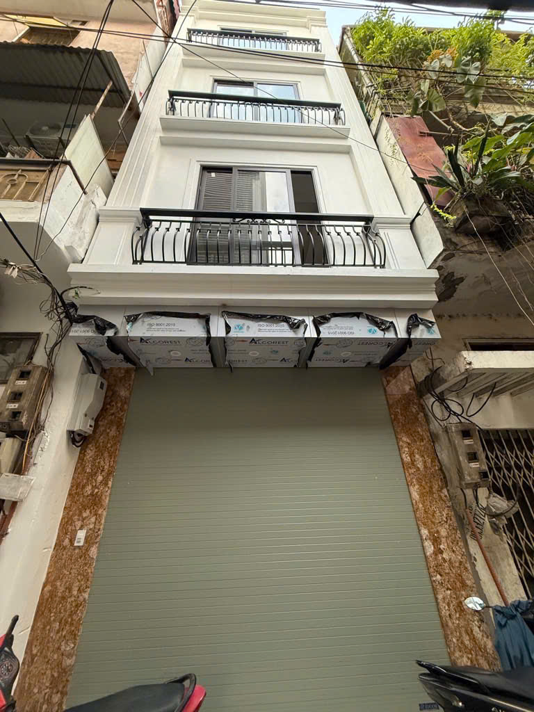 BỎ RA NHỈNH 12 TỶ SỞ HỮU NGAY CĂN NHÀ NẰM TRÊN PHỐ LẠC LONG QUÂN