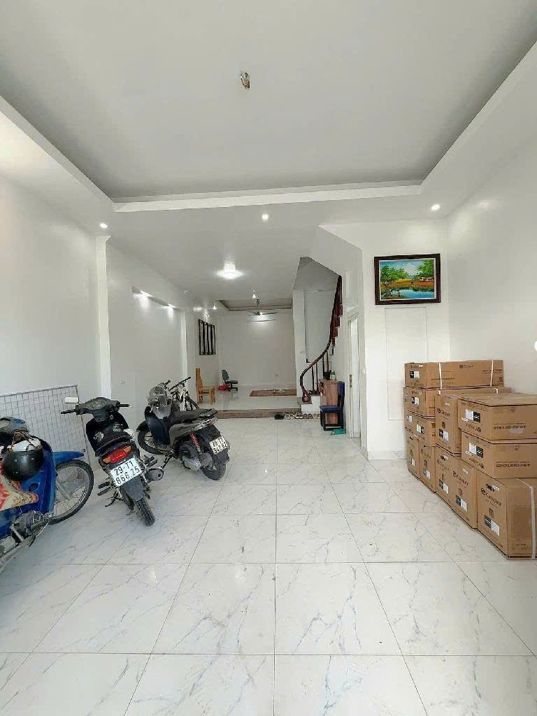 BỎ RA NHỈNH 12 TỶ SỞ HỮU NGAY CĂN NHÀ NẰM TRÊN PHỐ LẠC LONG QUÂN