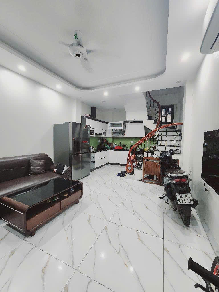 CẦU GIẤY: NHÀ 5 TẦNG MỚI TINH, NỞ HẬU NHẸ - CHỈ NHỈNH 6 TỶ!