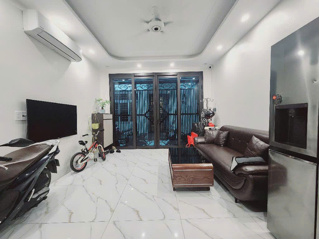 CẦU GIẤY: NHÀ 5 TẦNG MỚI TINH, NỞ HẬU NHẸ - CHỈ NHỈNH 6 TỶ!