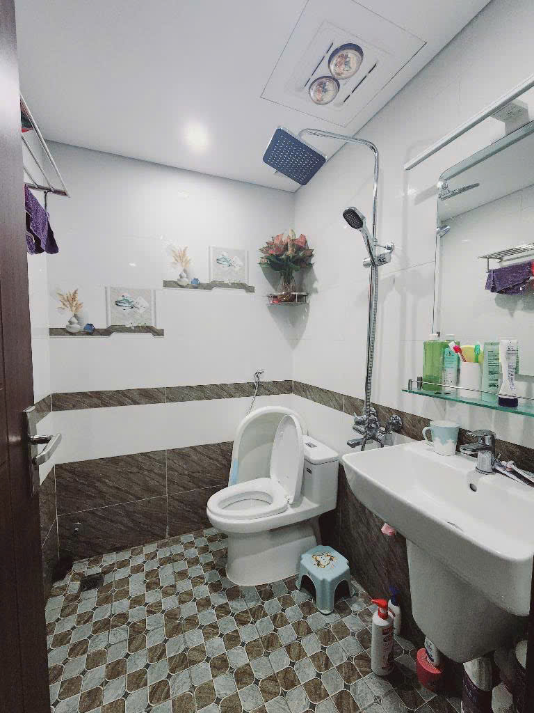 CẦU GIẤY: NHÀ 5 TẦNG MỚI TINH, NỞ HẬU NHẸ - CHỈ NHỈNH 6 TỶ!