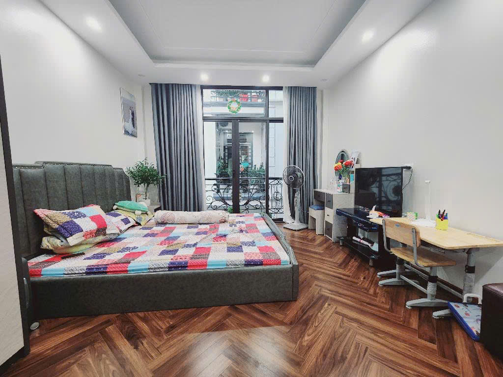 CẦU GIẤY: NHÀ 5 TẦNG MỚI TINH, NỞ HẬU NHẸ - CHỈ NHỈNH 6 TỶ!