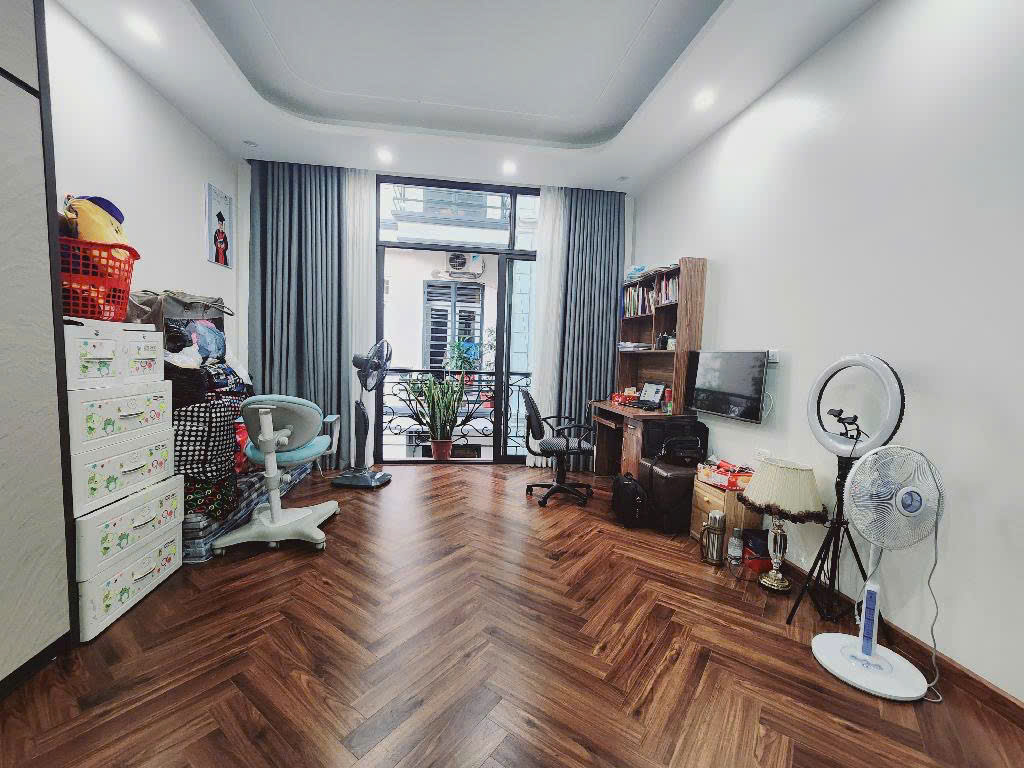 CẦU GIẤY: NHÀ 5 TẦNG MỚI TINH, NỞ HẬU NHẸ - CHỈ NHỈNH 6 TỶ!