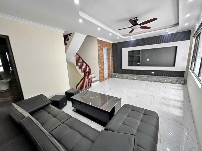 CẦU GIẤY - CỰC PHẨM NHÀ 6 TẦNG THANG MÁY, NỞ HẬU - TRUNG TÂM PHỐ LỚN, CẠNH PHỐ TRẦN THÁI TÔNG - GIẢM SÂU ĐÓN KHÁCH