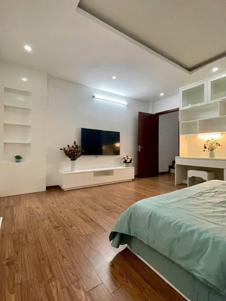 BÁN GẤP! NHÀ 56M2, 5 TẦNG, VÕ CHÍ CÔNG, CẦU GIẤY, NỘI THẤT XỊN, GIÁ CHỈ HƠN 10 TỶ. SỔ ĐỎ SẴN SÀNG TRAO TAY!