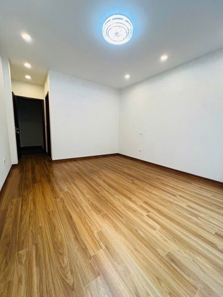 BÁN NHÀ ĐẸP LẠC LONG QUÂN, CẦU GIẤY - CÁCH HỒ TÂY VÀI BƯỚC CHÂN