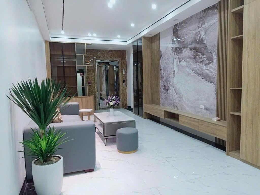 CƠ HỘI HIẾM CÓ: NHÀ PHÂN LÔ CẦU GIẤY - CÓ GARA Ô TÔ, THANG MÁY, SẴN SÀNG VÀO Ở NGAY