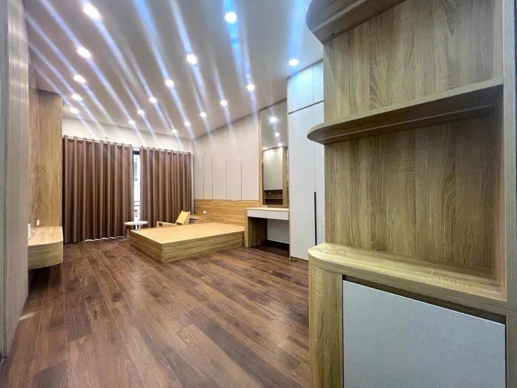 CƠ HỘI HIẾM CÓ: NHÀ PHÂN LÔ CẦU GIẤY - CÓ GARA Ô TÔ, THANG MÁY, SẴN SÀNG VÀO Ở NGAY