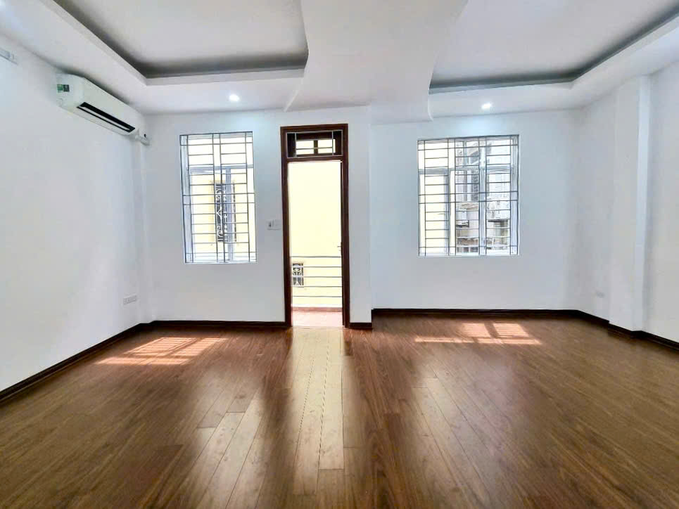 LÔ GÓC HOÀNG QUỐC VIỆT - SẴN Ở NGAY - 40M2 NHỈNH 9 TỶ - CỰC GẦN PHỐ - HIẾM CÓ KHÓ TÌM