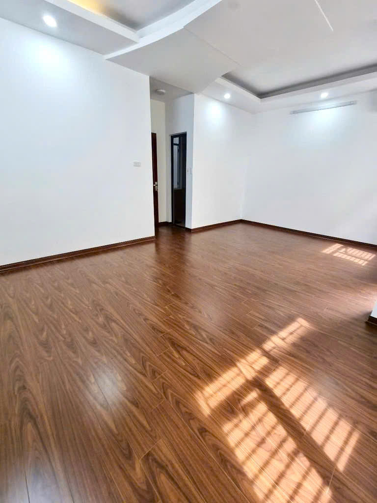 LÔ GÓC HOÀNG QUỐC VIỆT - SẴN Ở NGAY - 40M2 NHỈNH 9 TỶ - CỰC GẦN PHỐ - HIẾM CÓ KHÓ TÌM