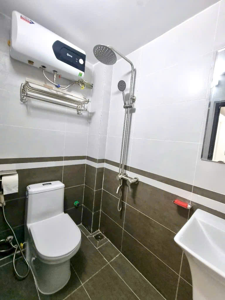 LÔ GÓC HOÀNG QUỐC VIỆT - SẴN Ở NGAY - 40M2 NHỈNH 9 TỶ - CỰC GẦN PHỐ - HIẾM CÓ KHÓ TÌM