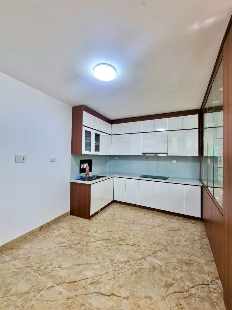 LÔ GÓC HOÀNG QUỐC VIỆT - SẴN Ở NGAY - 40M2 NHỈNH 9 TỶ - CỰC GẦN PHỐ - HIẾM CÓ KHÓ TÌM