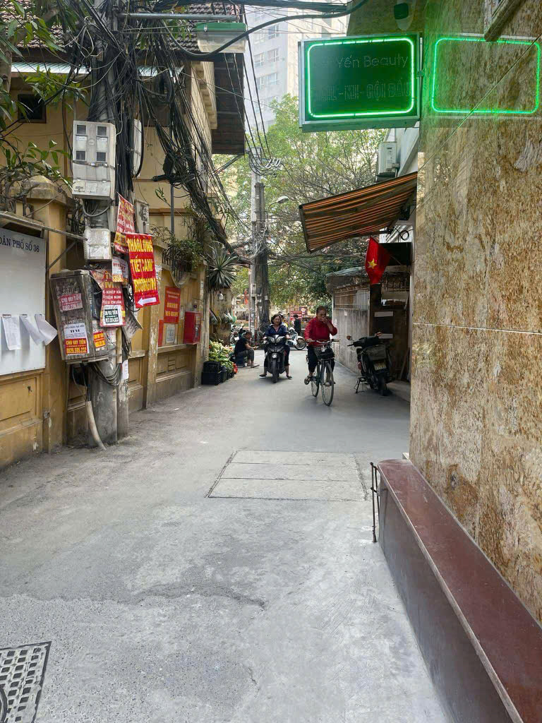 BÁN GẤP! NHÀ PHỐ TRẦN DUY HƯNG - 3 GÁC VÀO NHÀ - KINH DOANH SẦM UẤT - GIÁ GIẢM SÂU CHỈ CÒN 9 TỶ