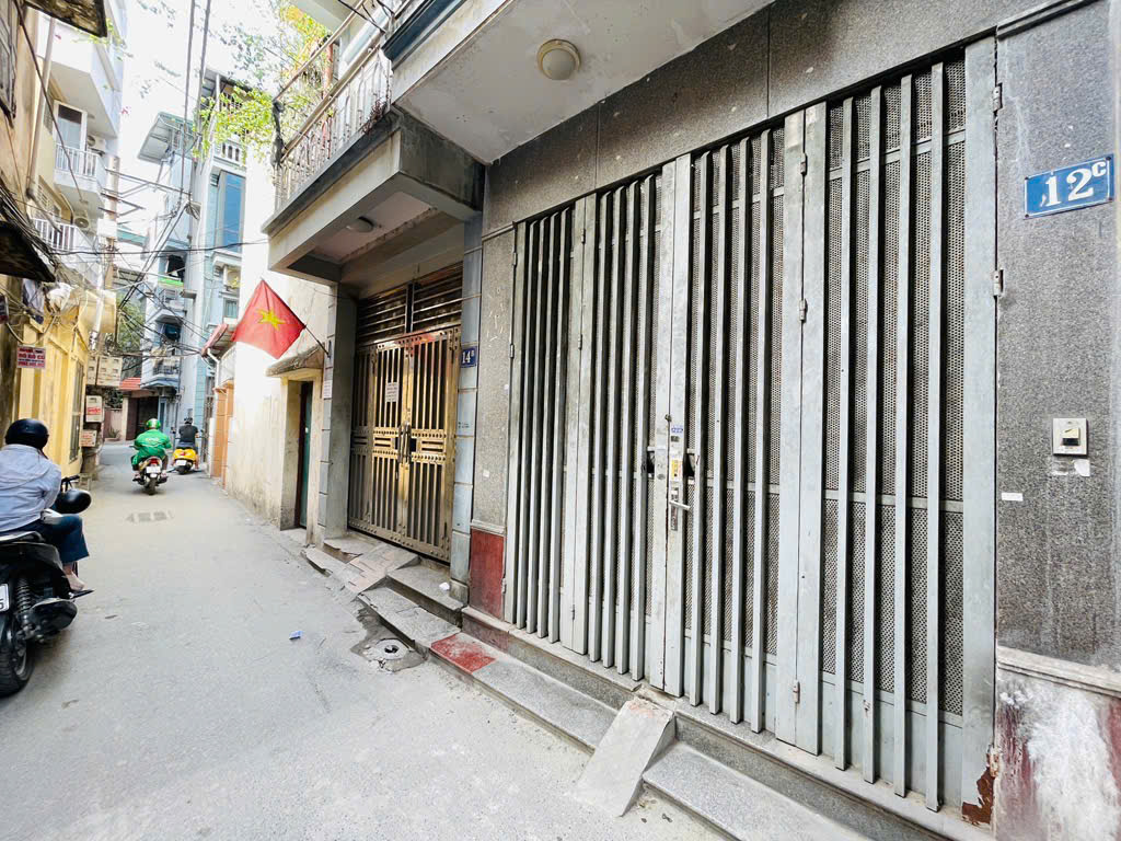 BÁN GẤP! NHÀ PHỐ TRẦN DUY HƯNG - 3 GÁC VÀO NHÀ - KINH DOANH SẦM UẤT - GIÁ GIẢM SÂU CHỈ CÒN 9 TỶ