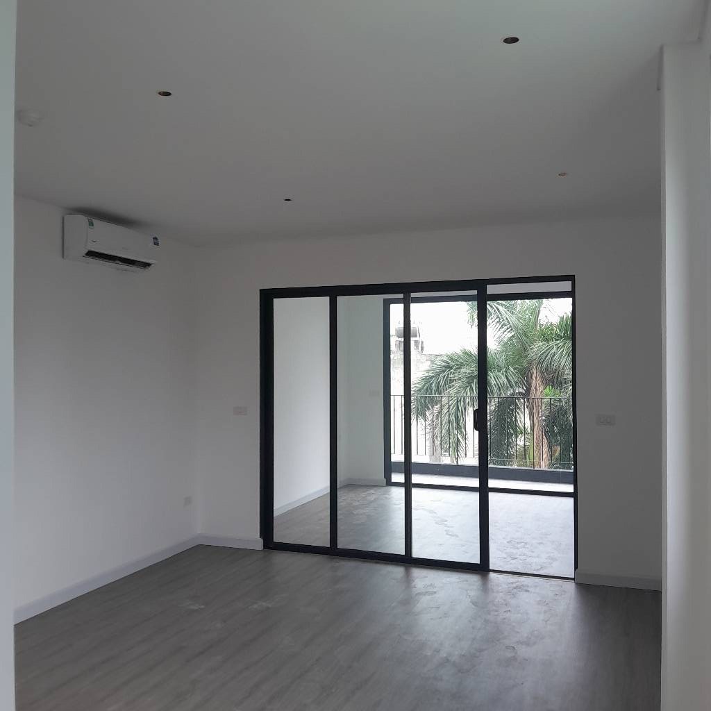 NHÀ MỚI LẠC LONG QUÂN DT 65M - XÂY 5 TẦNG - THANG MÁY - MT 4.2M - GIÁ CHÀO 12 TỶ