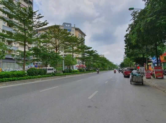 BÁN GẤP NHÀ TRUNG KÍNH TT CẦU GIẤY DT 60M, 4 TẦNG, MT 3.5M, NỞ HẬU, GẦN Ô TÔ, 11 TỶ