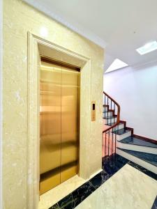 Bán nhà Văn Cao - Ba Đình - Thang máy - Nhà xây mới. DT:54m2 Giá 13,4Tỷ