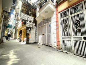 BÁN NHÀ XUÂN THUỶ CẦU GIẤY 33M2 5 TẦNG MẶT TIỀN 4M GIÁ CHỈ 6.5 TỶ