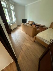 SIÊU HIẾM CHÍNH CHỦ NHỜ BÁN CĂN NHÀ ĐƯỜNG NGUYỄN KHÁNH TOÀN DT 68M GIÁ 6.5 TỶ