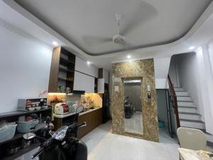 BÁN NHÀ TRẦN THÁI TÔNG DIỆN TÍCH 42M GIÁ 7.1 TỶ 5 TẦNG NỞ HẬU THANG MÁY