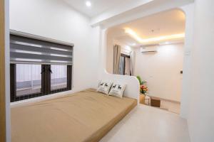 BÁN GẤP TÒA CHDV 7 TẦNG THANG MÁY DƯƠNG QUẢNG HÀM, DÒNG TIỀN 1,3TỶ/NĂM,  Ô TÔ ĐỖ CỬA, FULL HỆ THỐNG PCCC