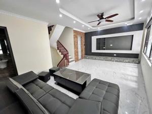 CẦU GIẤY - CỰC PHẨM NHÀ 6 TẦNG THANG MÁY, NỞ HẬU - TRUNG TÂM PHỐ LỚN, CẠNH PHỐ TRẦN THÁI TÔNG - GIẢM SÂU ĐÓN KHÁCH